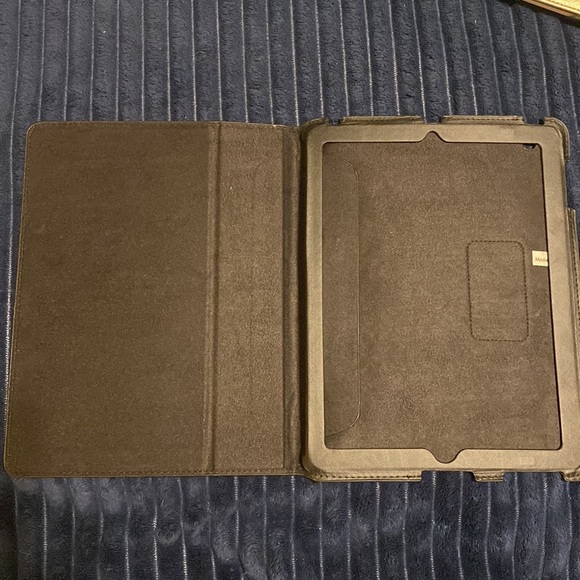 iPad Air Cover - Picture 2 of 3